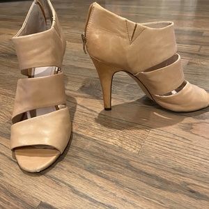 Vince Camuto tan leather heels